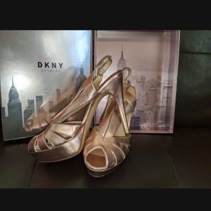 NWOT XApparel Platforms